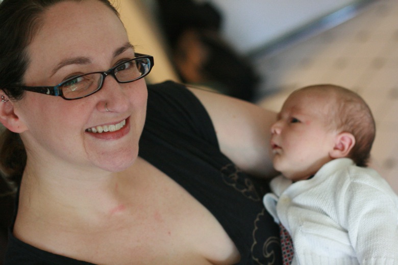 newborn baby Alrik 4 weeks in mama's arms