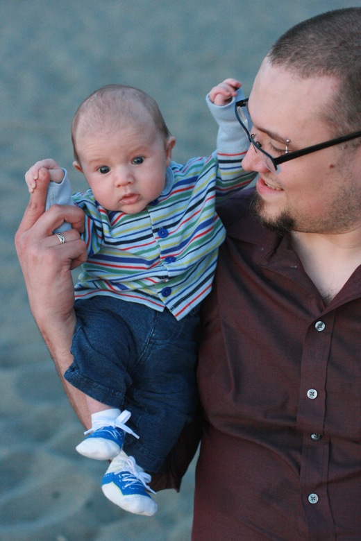 newborn baby Alrik week 5 with father on beach