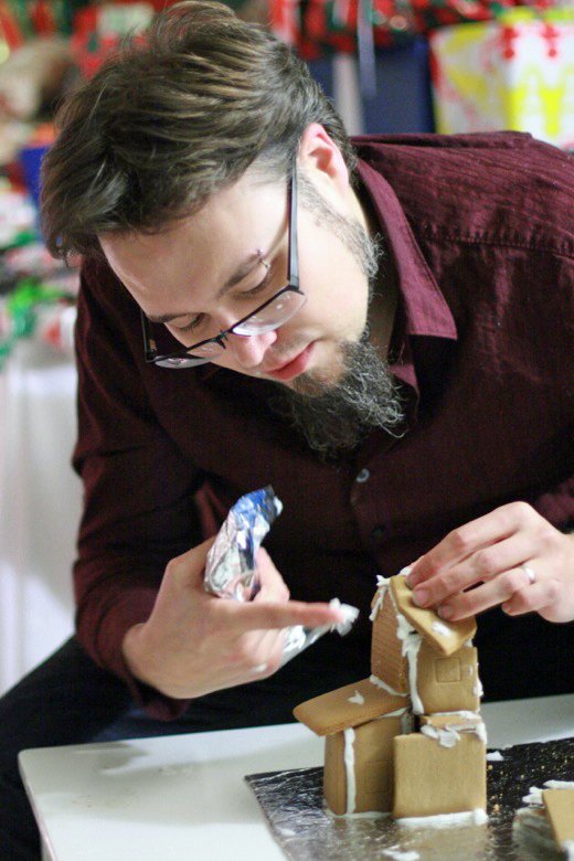 dad constructing gingerbread house &#8212; holidays Christmas12