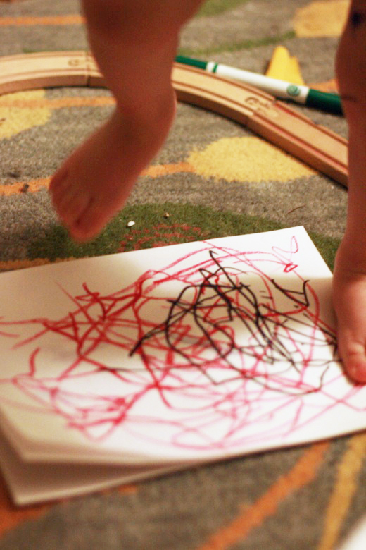 toddler drawing with markers - crafts art