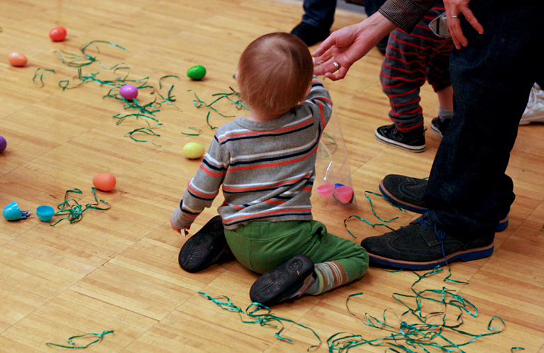 Easter egg hunt for toddlers at carnival at toddler play gym community center - Easter 2013 holidays