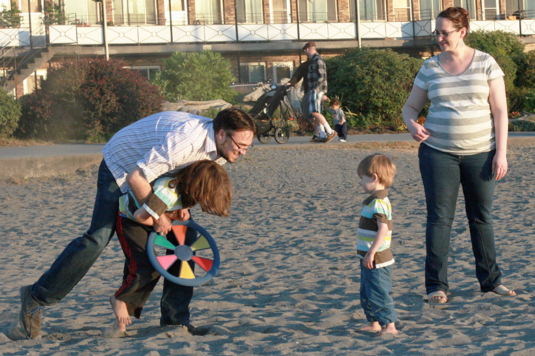 Hobo Mama == Family on the beach