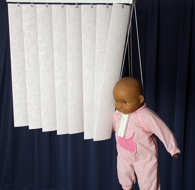 Could your child strangle on your window blinds? == A warning from Hobo Mama and what to do to keep your kids safe
