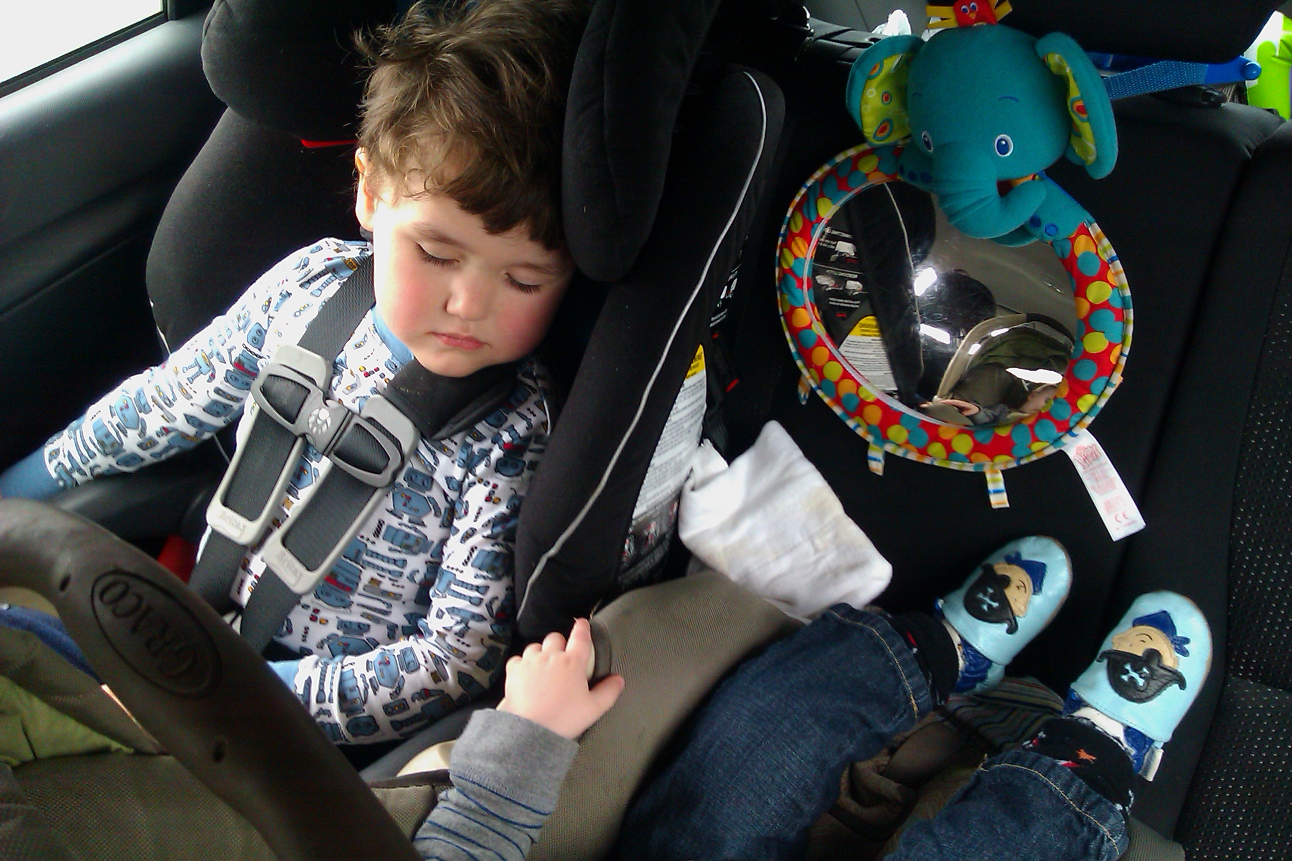 Pack a car safety kit: 25 must-have items for emergencies == Hobo Mama