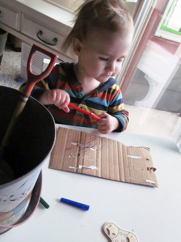 baby decorating cardboard with markers &#8212; holidays Christmas12