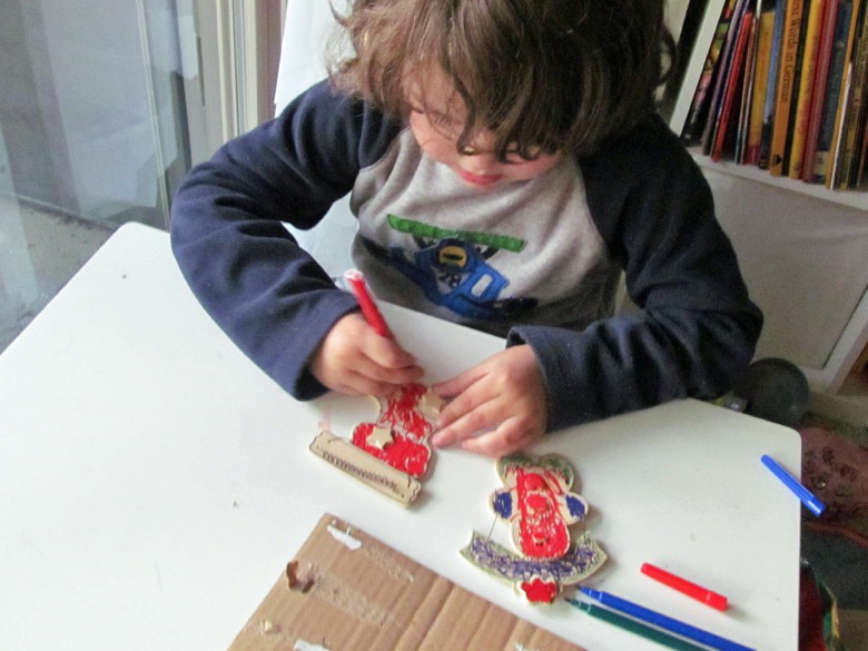 boy working with markers on ornament &#8212; holidays Christmas12