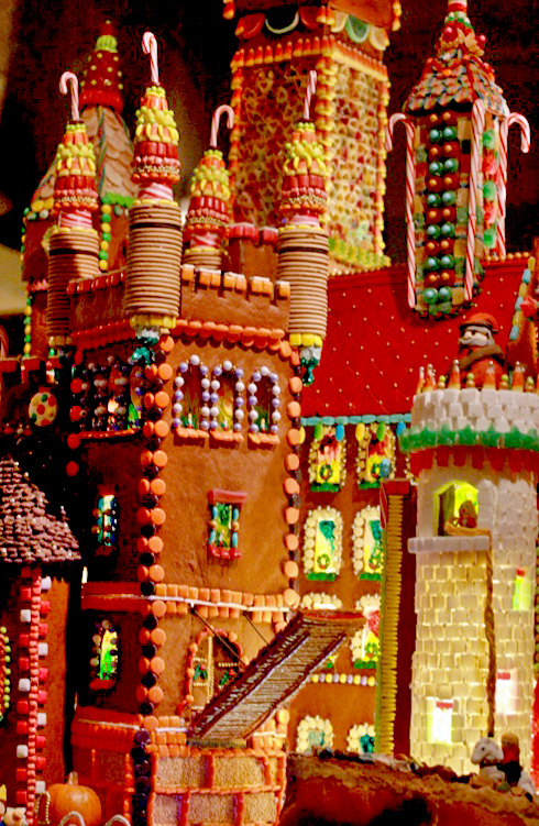 Brothers Grimm gingerbread house — Christmas downtown Seattle meetup holidays
