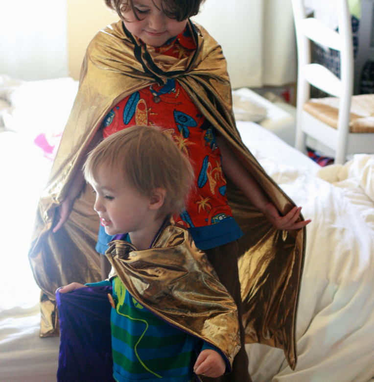 How to sew easy superhero capes for kids == Hobo Mama