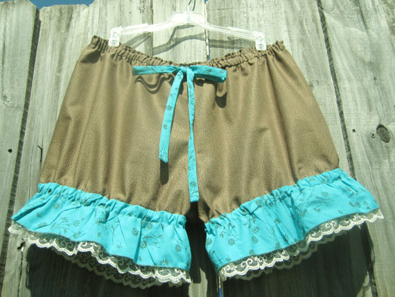 Bothered by thigh rub? No-chafing options for skirts & shorts == Hobo Mama