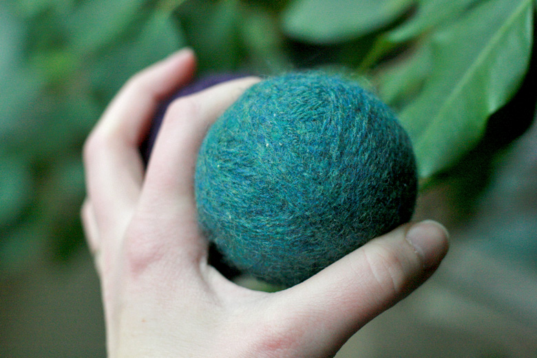 How to make wool dryer balls = Hobo Mama